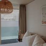 Stunning And Modern House On The شقة